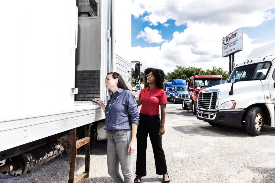 Ryder employee and customer looking at a Ryder Trailer
