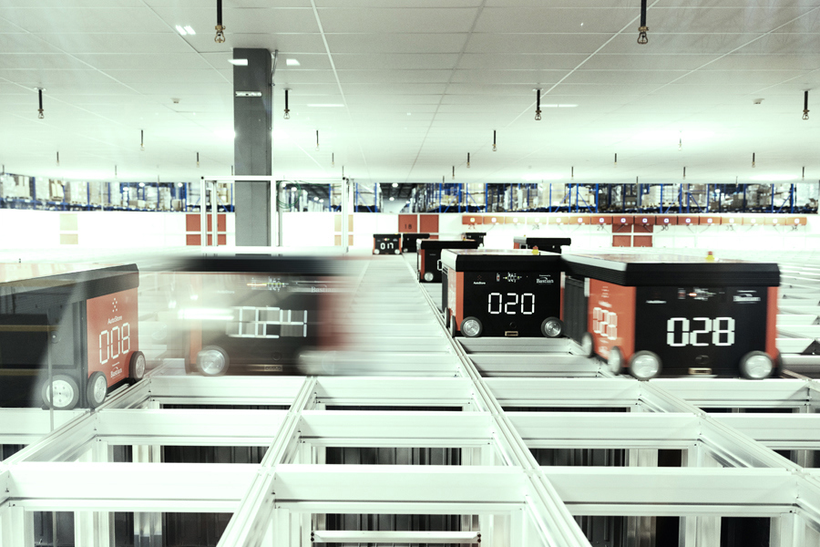 Automated robots being used to sort packages in a Ryder warehouse