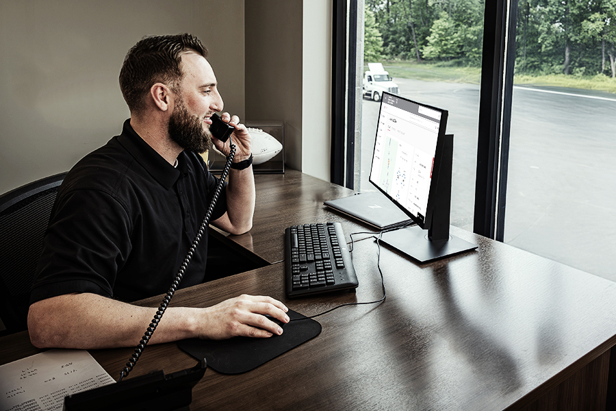 A Ryder customer using the Rydergyde fleet management platform