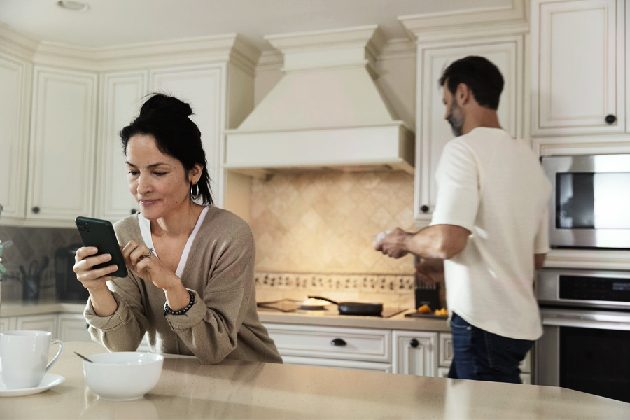 customer using ryderview to track deliveries