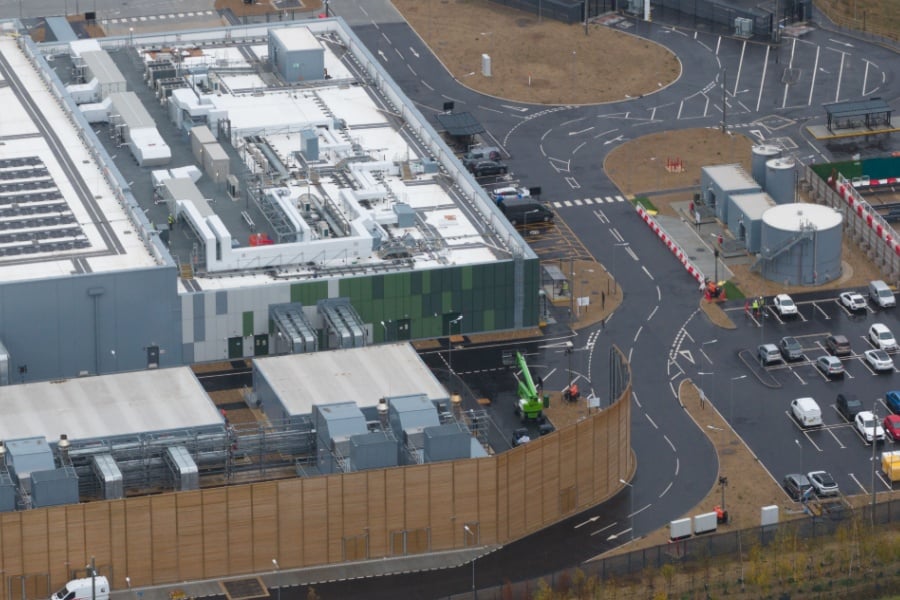 6 Logistics Insights for Building AI Data Centers Construction of an AI data center