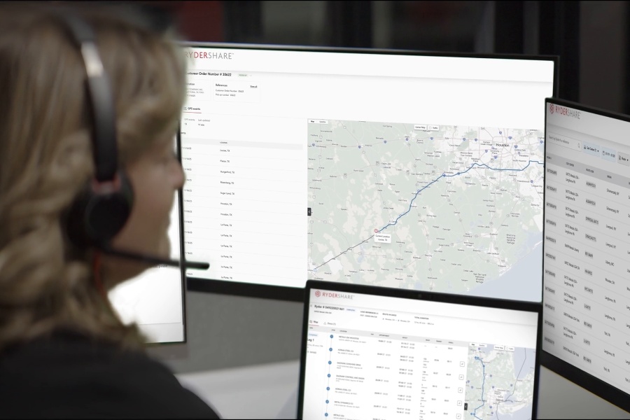 Ryder Transportation Management Ryder transportation management expert looking at a TMS